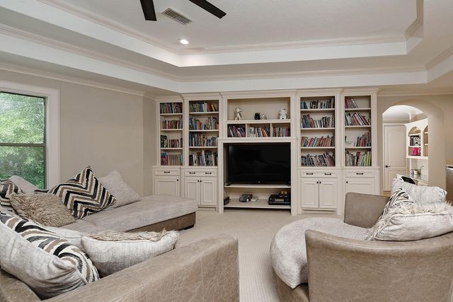 19 Hunnewell Way, The Woodlands, TX 77382