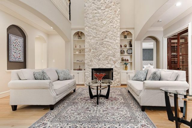 19 Hunnewell Way, The Woodlands, TX 77382