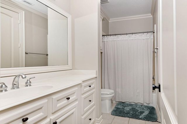 19 Hunnewell Way, The Woodlands, TX 77382
