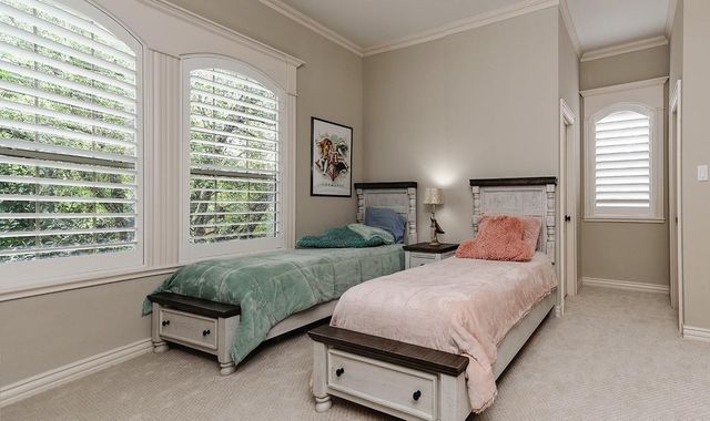 19 Hunnewell Way, The Woodlands, TX 77382