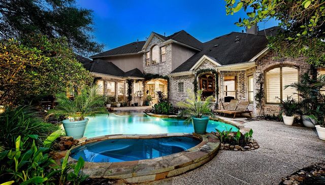 19 Hunnewell Way, The Woodlands, TX 77382