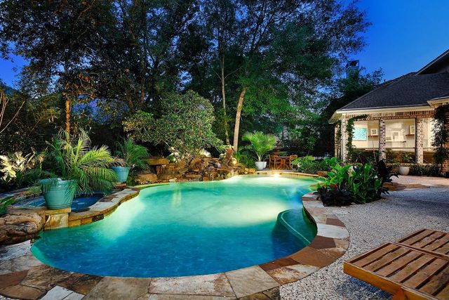 19 Hunnewell Way, The Woodlands, TX 77382