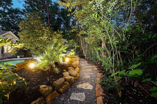 19 Hunnewell Way, The Woodlands, TX 77382
