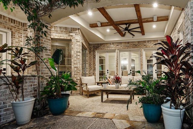 19 Hunnewell Way, The Woodlands, TX 77382