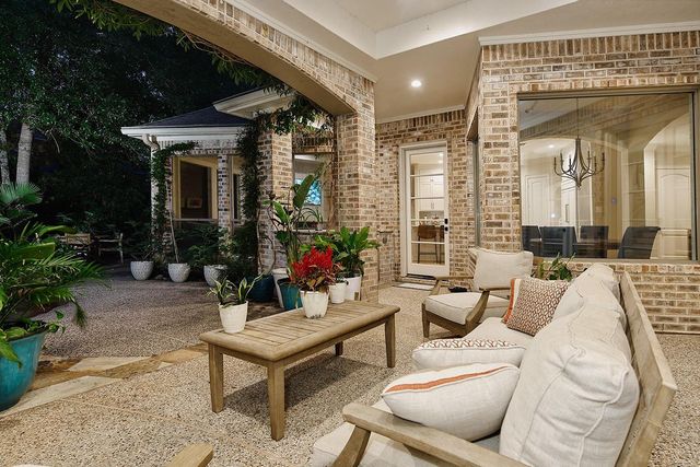 19 Hunnewell Way, The Woodlands, TX 77382