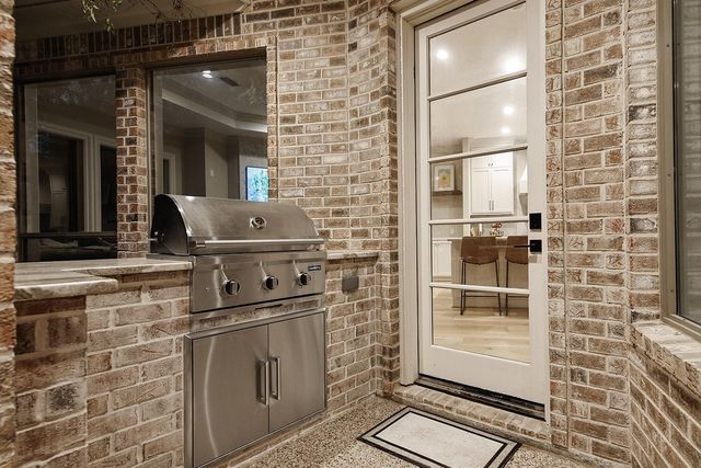 19 Hunnewell Way, The Woodlands, TX 77382