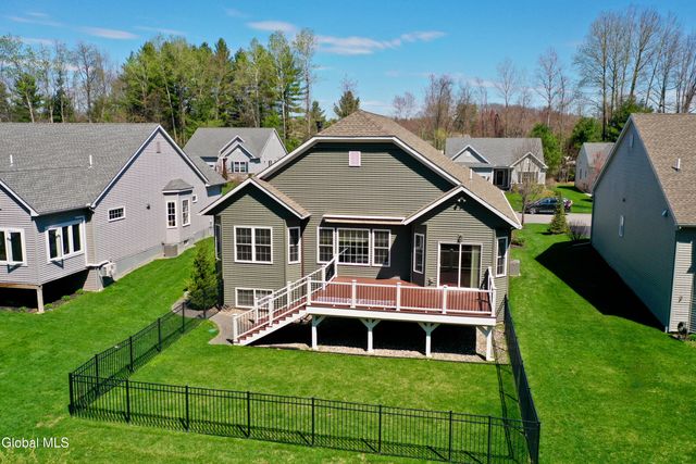 9 Linden Park Drive, Halfmoon, NY 12065