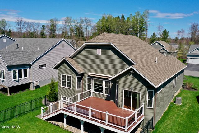 9 Linden Park Drive, Halfmoon, NY 12065
