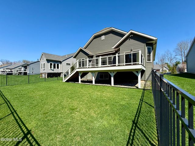 9 Linden Park Drive, Halfmoon, NY 12065