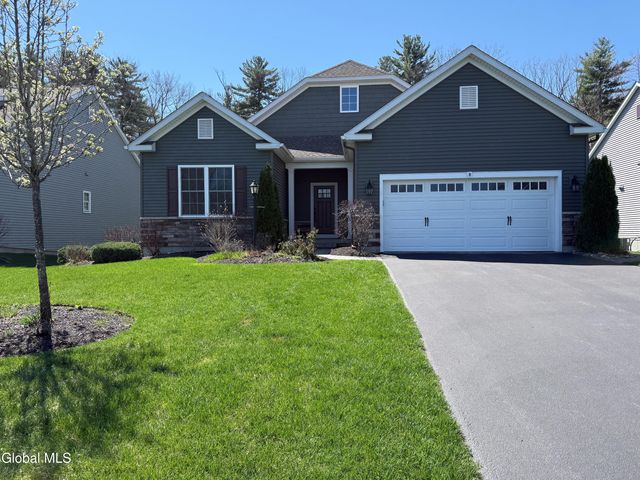 9 Linden Park Drive, Halfmoon, NY 12065