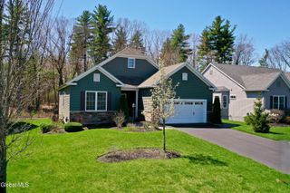 9 Linden Park Drive, Halfmoon, NY 12065