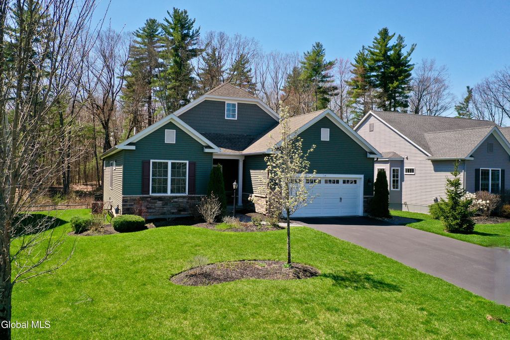 9 Linden Park Drive, Halfmoon, NY 12065