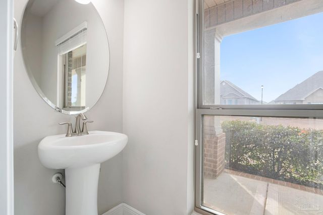 8016 Woodbrook Rd, Pensacola, FL 32526