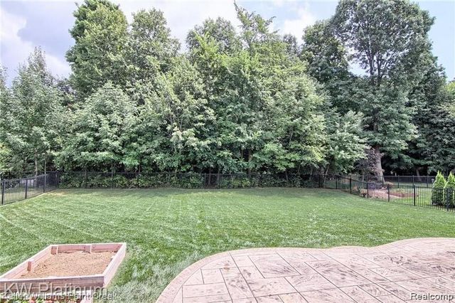 51768 Leshan Drive, Chesterfield Township, MI 48047