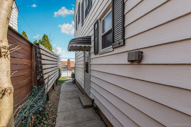 31 Emmett Place, Yonkers, NY 10703