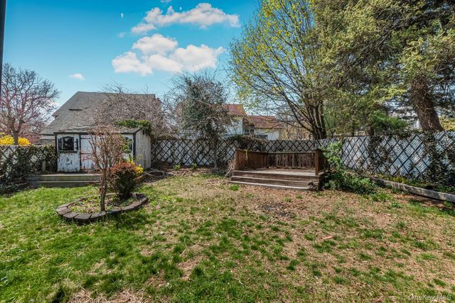 31 Emmett Place, Yonkers, NY 10703