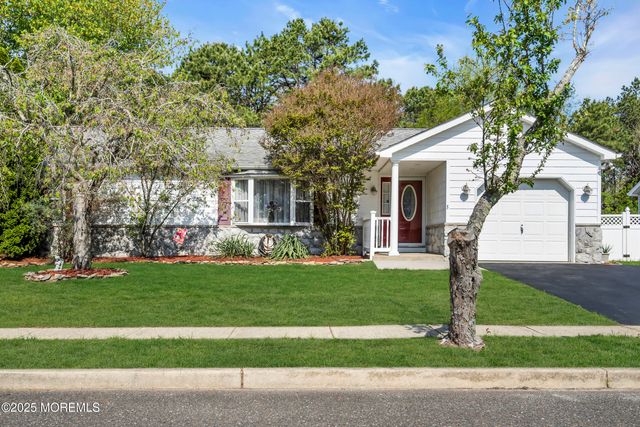 5 Navajo Drive, Waretown, NJ 08758