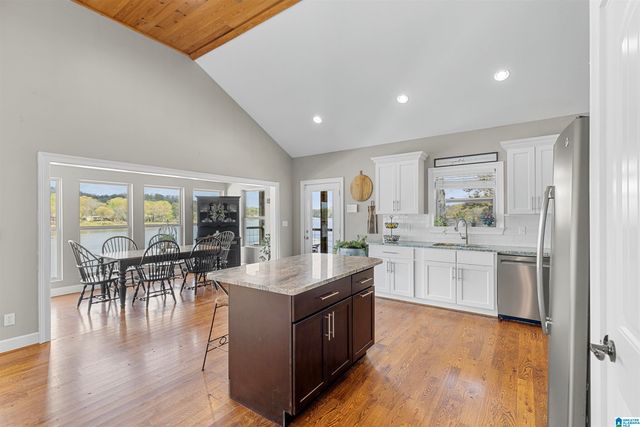 992 DAVIS ACRES DRIVE, Alpine, AL 35014