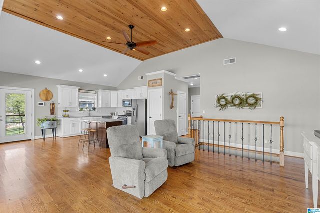 992 DAVIS ACRES DRIVE, Alpine, AL 35014