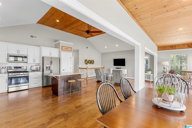 992 DAVIS ACRES DRIVE, Alpine, AL 35014