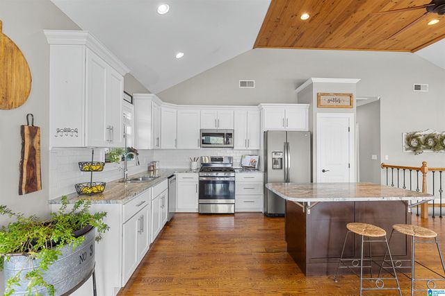 992 DAVIS ACRES DRIVE, Alpine, AL 35014