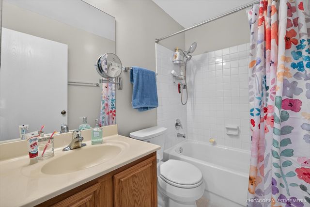 871 Brandt Drive, Lake In The Hills, IL 60156
