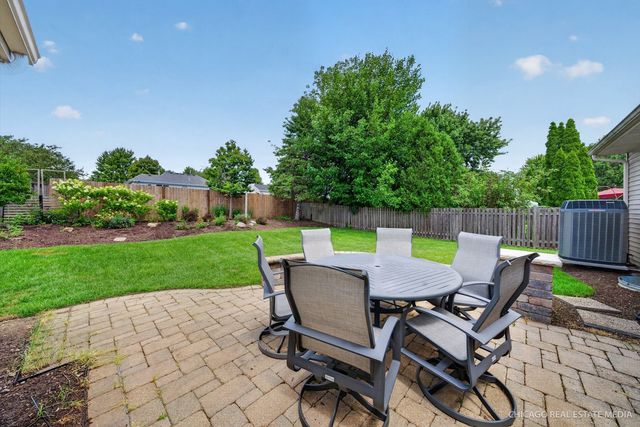 871 Brandt Drive, Lake In The Hills, IL 60156