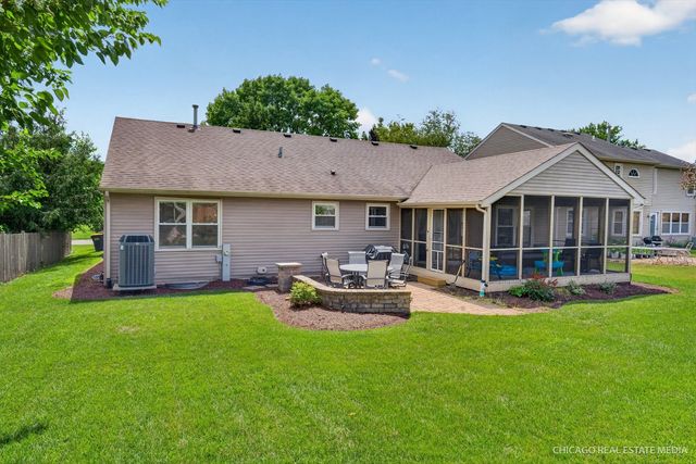 871 Brandt Drive, Lake In The Hills, IL 60156