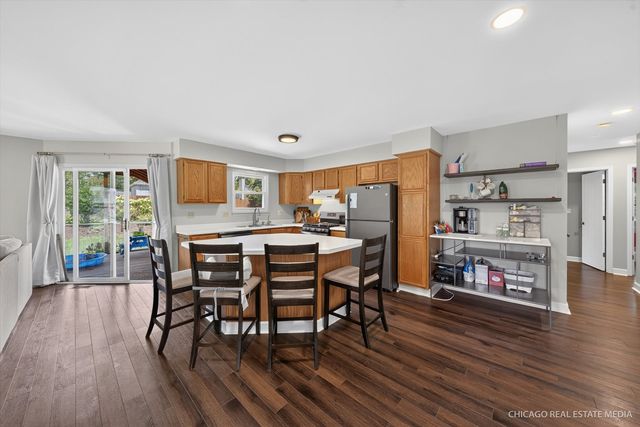 871 Brandt Drive, Lake In The Hills, IL 60156