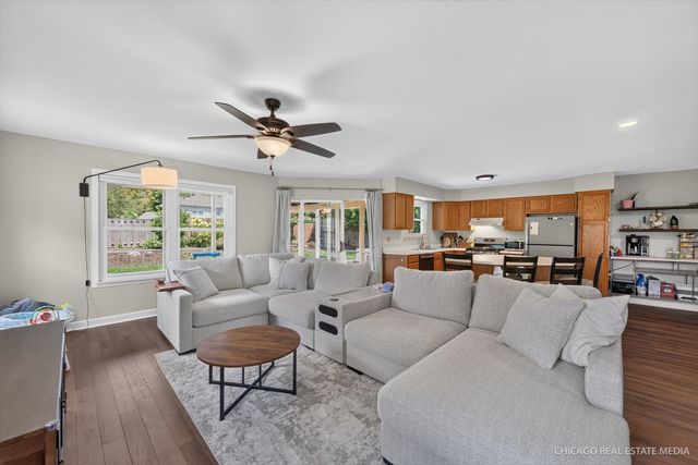 871 Brandt Drive, Lake In The Hills, IL 60156
