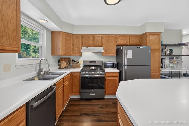 871 Brandt Drive, Lake In The Hills, IL 60156