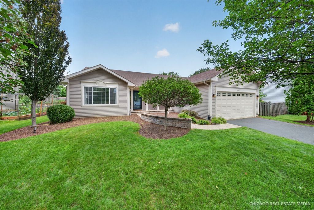 871 Brandt Drive, Lake In The Hills, IL 60156