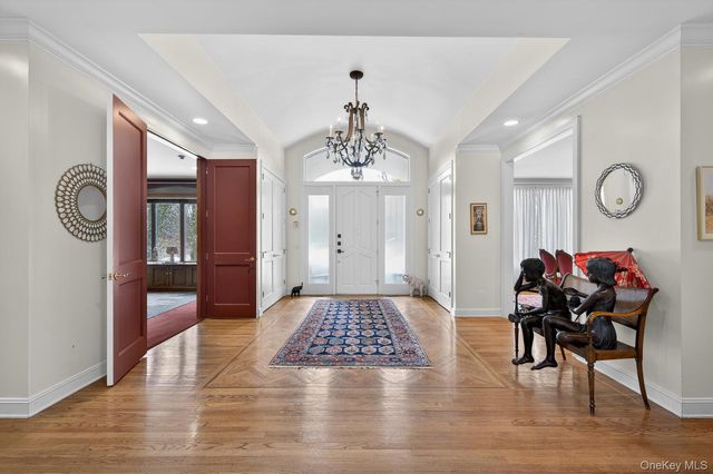 1 Hunting Lane, Old Westbury, NY 11568