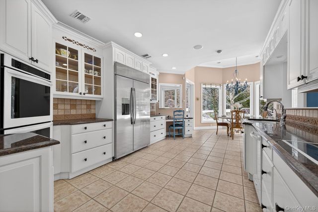 1 Hunting Lane, Old Westbury, NY 11568