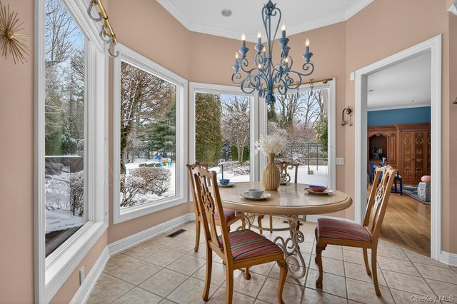 1 Hunting Lane, Old Westbury, NY 11568