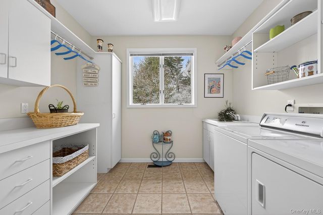 1 Hunting Lane, Old Westbury, NY 11568