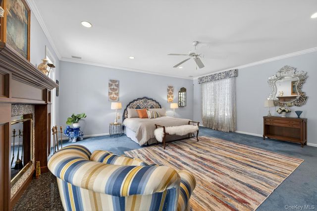 1 Hunting Lane, Old Westbury, NY 11568