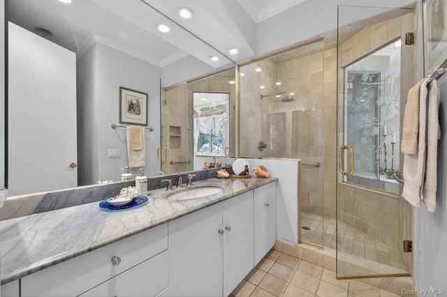 1 Hunting Lane, Old Westbury, NY 11568