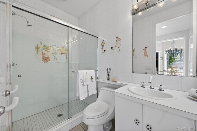 1 Hunting Lane, Old Westbury, NY 11568