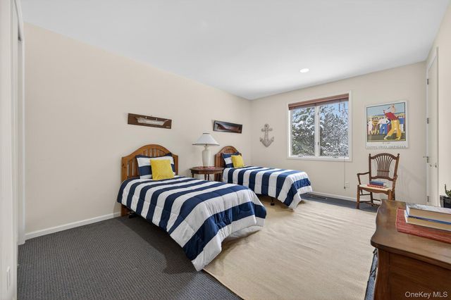 1 Hunting Lane, Old Westbury, NY 11568