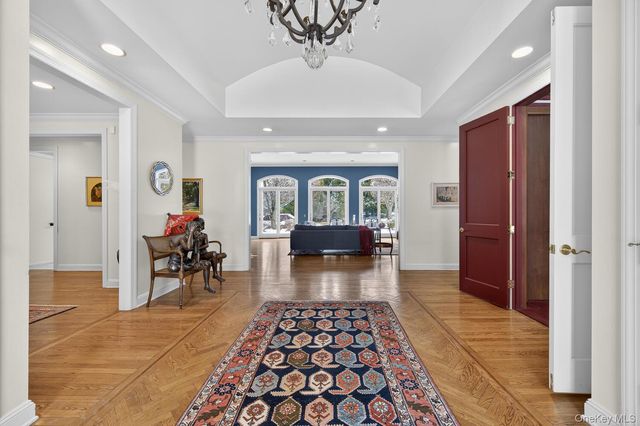 1 Hunting Lane, Old Westbury, NY 11568