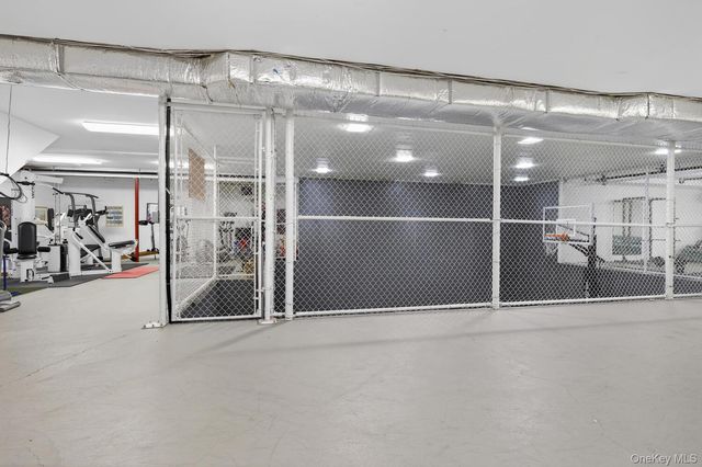 1 Hunting Lane, Old Westbury, NY 11568