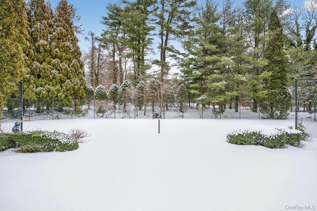 1 Hunting Lane, Old Westbury, NY 11568