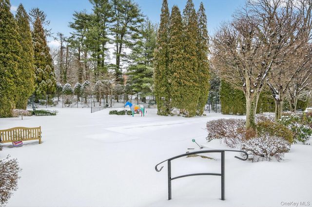 1 Hunting Lane, Old Westbury, NY 11568