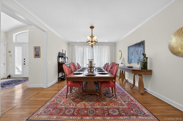 1 Hunting Lane, Old Westbury, NY 11568