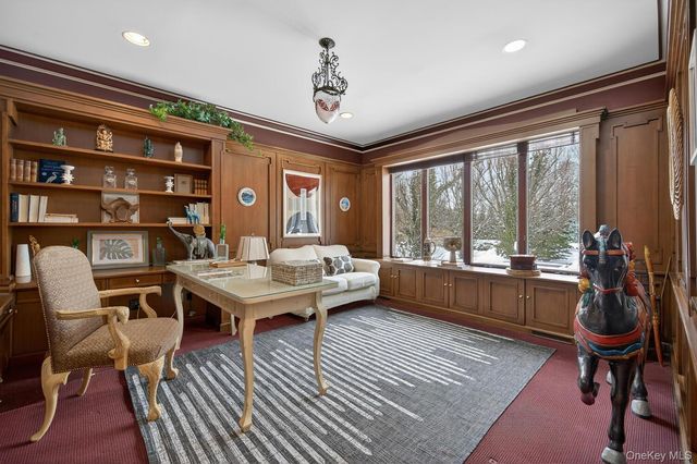 1 Hunting Lane, Old Westbury, NY 11568