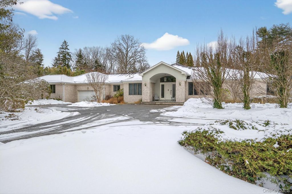 1 Hunting Lane, Old Westbury, NY 11568