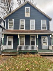 2325 MCKINLEY Avenue, Davenport, IA 52802