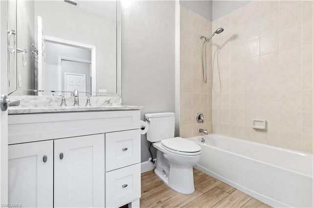 18900 Bay Woods Lake DR 203, Fort Myers, FL 33908