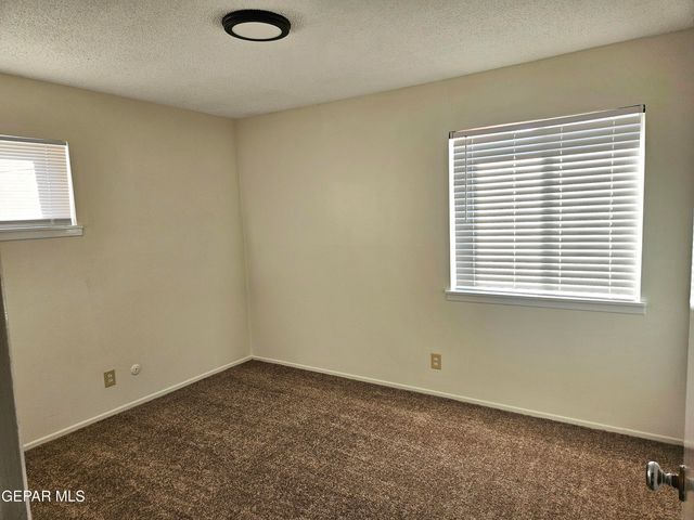 517 DE SOTO Avenue, El Paso, TX 79912